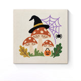 Punch Needle Halloween Amanite Chapeau : tableau brodé terminé sur son cadre