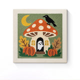 Punch Needle Halloween Amanite Fantôme : tableau brodé terminé sur son cadre