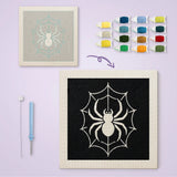 Toile imprimée numérotée à côté du tableau punch needle araignée blanche terminé