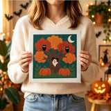 Tableau punch needle arbre aux hiboux terminé tenu en main pour montrer sa taille