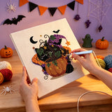 Broderie punch needle en cours, aiguille en main, sur la toile de l'arbre étoilé dans sa citrouille