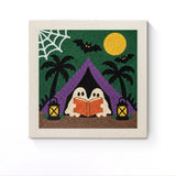 Punch Needle Halloween Camping Tropical : tableau brodé terminé sur son cadre
