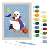 Contenu du kit punch needle canard vampire : toile sur cadre, aiguilles et fils de laine