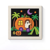 Punch Needle Halloween Caravane Fantôme : tableau brodé terminé sur son cadre