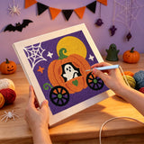 Broderie punch needle en cours sur la toile du fantôme dans son carrosse