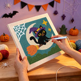 Broderie punch needle en cours, aiguille en main, sur la toile du chat devant la lune