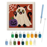 Contenu du kit punch needle chat fantôme : toile sur cadre, aiguilles et fils de laine