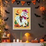 Tableau punch needle cheval fantôme au chapeau rose accroché au mur dans une déco d'Halloween