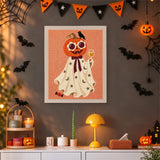 Tableau punch needle fantôme à tête de citrouille accroché au mur dans une déco d'Halloween