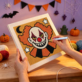 Broderie punch needle en cours sur la toile du clown aux crocs pointus