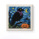Punch Needle Halloween Corbeau au Nœud : tableau brodé terminé sur son cadre