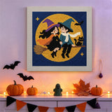 Tableau punch needle couple de sorciers accroché au mur dans une déco d'Halloween