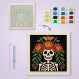 Toile imprimée numérotée et tableau punch needle squelette couronné de fleurs terminé