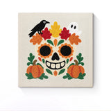 Punch Needle Halloween Crâne d'Automne : tableau brodé terminé sur son cadre