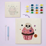 Toile imprimée numérotée à côté du tableau punch needle cupcake crâne terminé