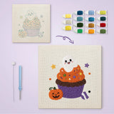 Toile imprimée numérotée à côté du tableau punch needle cupcake fantôme terminé