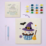 Toile imprimée numérotée à côté du tableau punch needle cupcake sorcière violet terminé