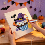 Broderie punch needle en cours, aiguille en main, sur la toile du cupcake au chapeau de sorcière