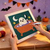 Broderie punch needle en cours sur la toile du fantôme et de sa baignoire orange