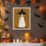 Tableau punch needle fantôme sous l'averse accroché au mur dans une déco d'Halloween