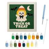 Contenu du kit punch needle fantôme bonbon : toile sur cadre, aiguilles et fils de laine