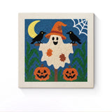 Punch Needle Halloween Fantôme Corbeaux : tableau brodé terminé sur son cadre