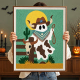 Tableau punch needle fantôme cowboy tenu en main pour montrer sa taille
