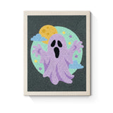 Punch Needle Halloween Fantôme Lilas : tableau brodé terminé sur son cadre