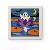 Punch Needle Halloween Fantôme Nénuphar : tableau brodé terminé sur son cadre
