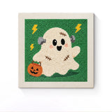 Punch Needle Halloween Fantôme Recousu : tableau brodé terminé sur son cadre