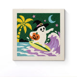 Punch Needle Halloween Fantôme Surfeur : tableau brodé terminé sur son cadre