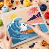Broderie punch needle en cours, aiguille en main, sur la toile de la vague et du fantôme