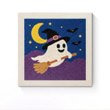 Punch Needle Halloween Fantôme Volant : tableau brodé terminé sur son cadre