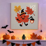 Tableau punch needle feuille d'érable sorcière accroché au mur dans une déco d'Halloween