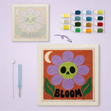 Toile imprimée numérotée et tableau punch needle fleur crâne terminé