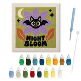 Contenu du kit punch needle fleur de nuit : toile sur cadre, aiguilles et fils de laine