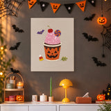 Tableau punch needle glace rose en pot citrouille accroché au mur dans une déco d'Halloween