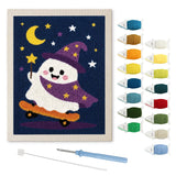 Contenu du kit punch needle mage en skate : toile sur cadre, aiguilles et fils de laine