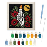 Contenu du kit punch needle main squelette : toile sur cadre, aiguilles et fils de laine