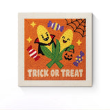 Punch Needle Halloween Maïs Vampire : tableau brodé terminé sur son cadre