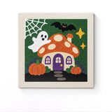 Punch Needle Halloween Maison Amanite : tableau brodé terminé sur son cadre