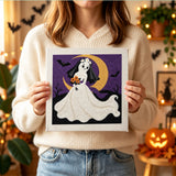 Tableau punch needle mariée au voile noir tenu en main pour montrer sa taille