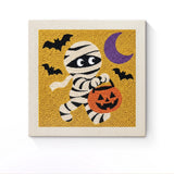 Punch Needle Halloween Momie en Balade : tableau brodé terminé sur son cadre