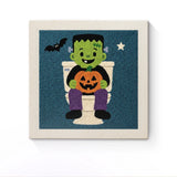 Punch Needle Halloween Monstre aux WC : tableau brodé terminé sur son cadre