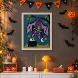 Tableau punch needle chauve-souris violette accroché au mur dans une déco d'Halloween