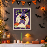 Tableau punch needle chauve-souris suspendue à sa branche accroché au mur dans une déco d'Halloween