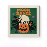 Punch Needle Halloween Sorcière en Fête : tableau brodé terminé sur son cadre
