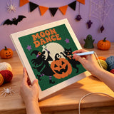 Broderie punch needle en cours sur la toile de la sorcière dansante et du chat noir