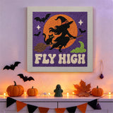 Tableau punch needle sorcière volante accroché au mur dans une déco d'Halloween