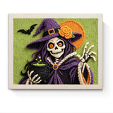 Punch Needle Halloween Sorcière Macabre : tableau brodé terminé sur son cadre